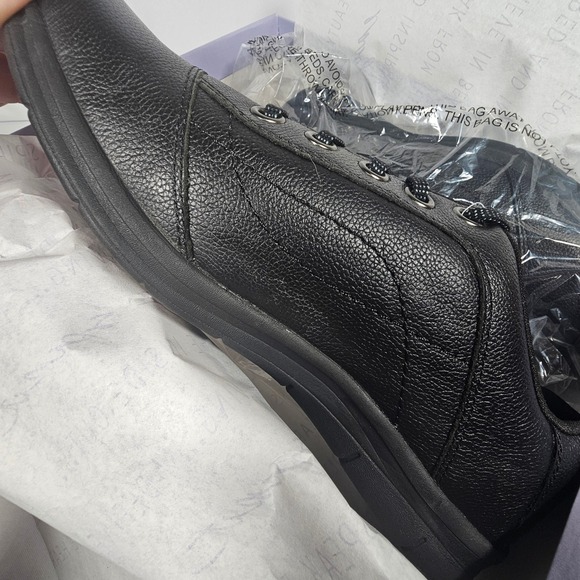 Easy Spirit Esseleta Black‎ Leather Lace Up Comfort Walking Sneakers Size 10 NIB